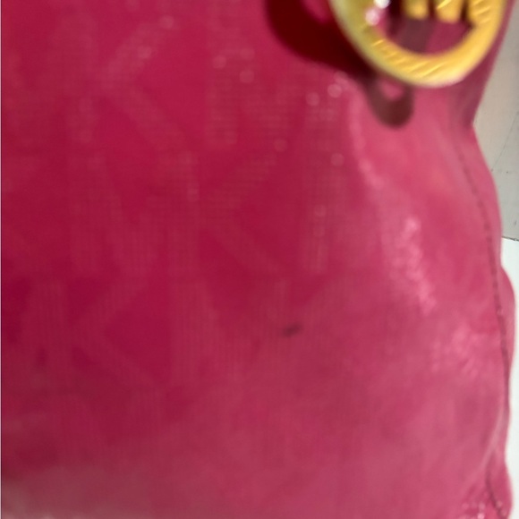 Michael Kors Pink signature print metallic leather Tote Bag - Picture 4 of 8